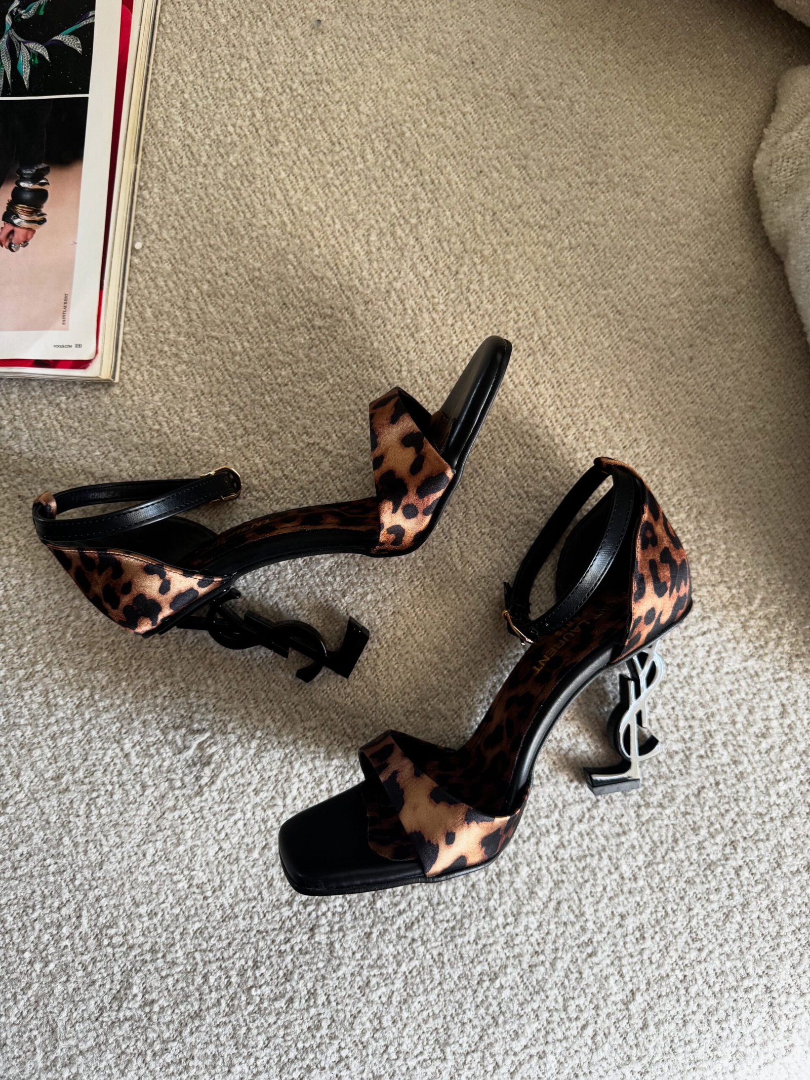 Leopar Desenli Özel Tasarım Logo Topuklu