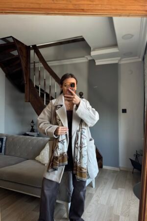 Yumuşak Dokulu Cepli Kısa Kaban - Krem