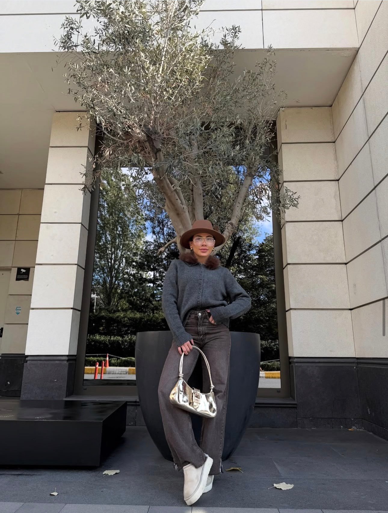 Yakası Kürklü Düğmeli Triko Hırka - Görsel 3