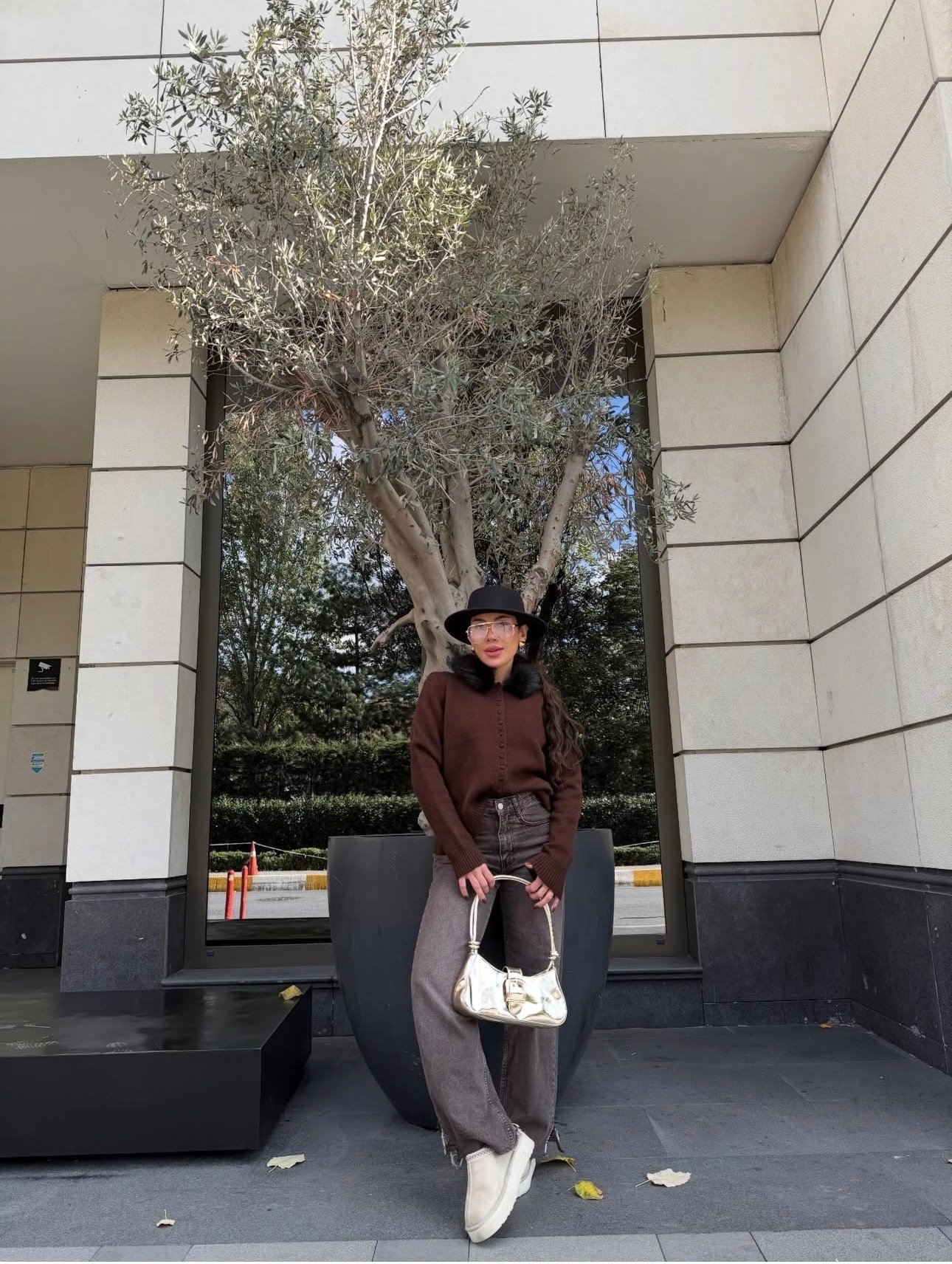 Yakası Kürklü Düğmeli Triko Hırka