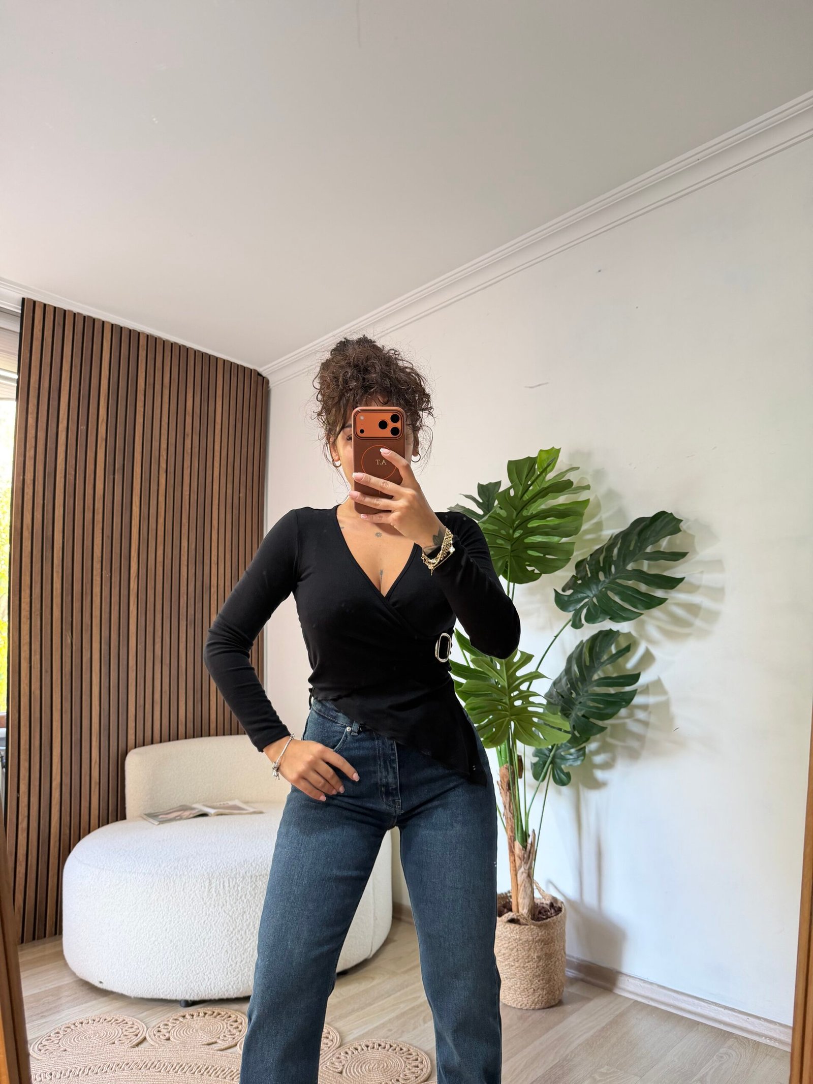 Yandan Toka Detaylı Kruvaze V Yaka Body