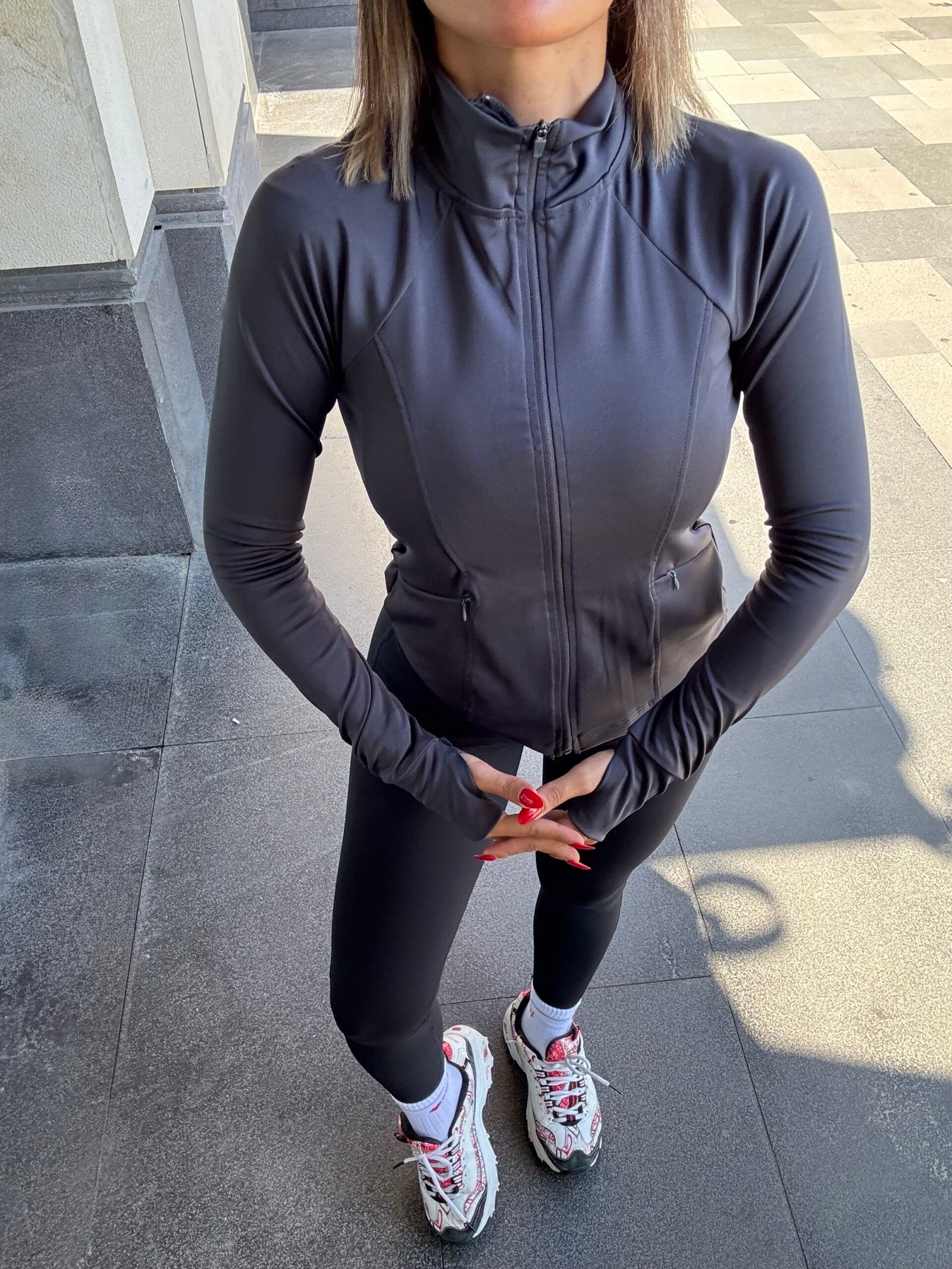 Tam Fermuarlı Parmak Geçirmeli Spor Ceket