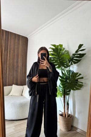 Saten Bomber Ceket ve Zincir Detaylı Pantolon Takım - Siyah