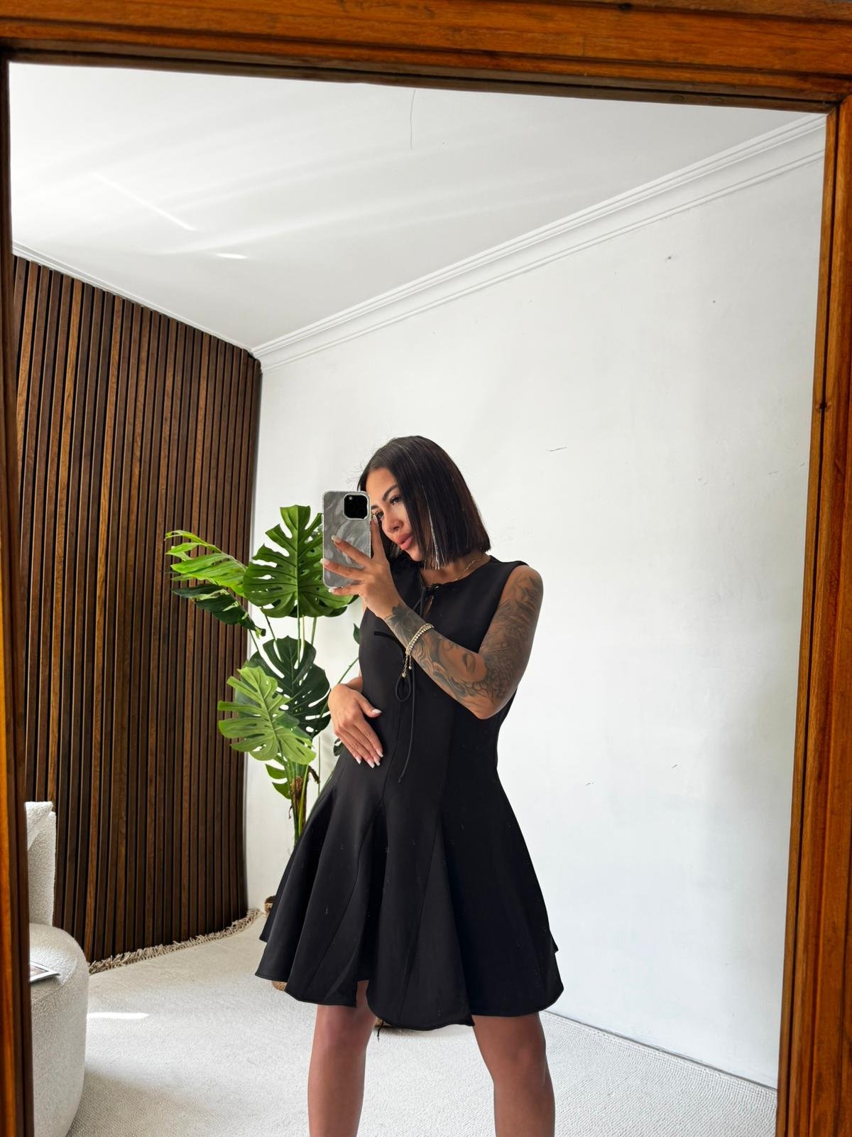 Siyah Dalgıç Kumaş Kloş Mini Elbise | Kolsuz, Sıfır Yaka