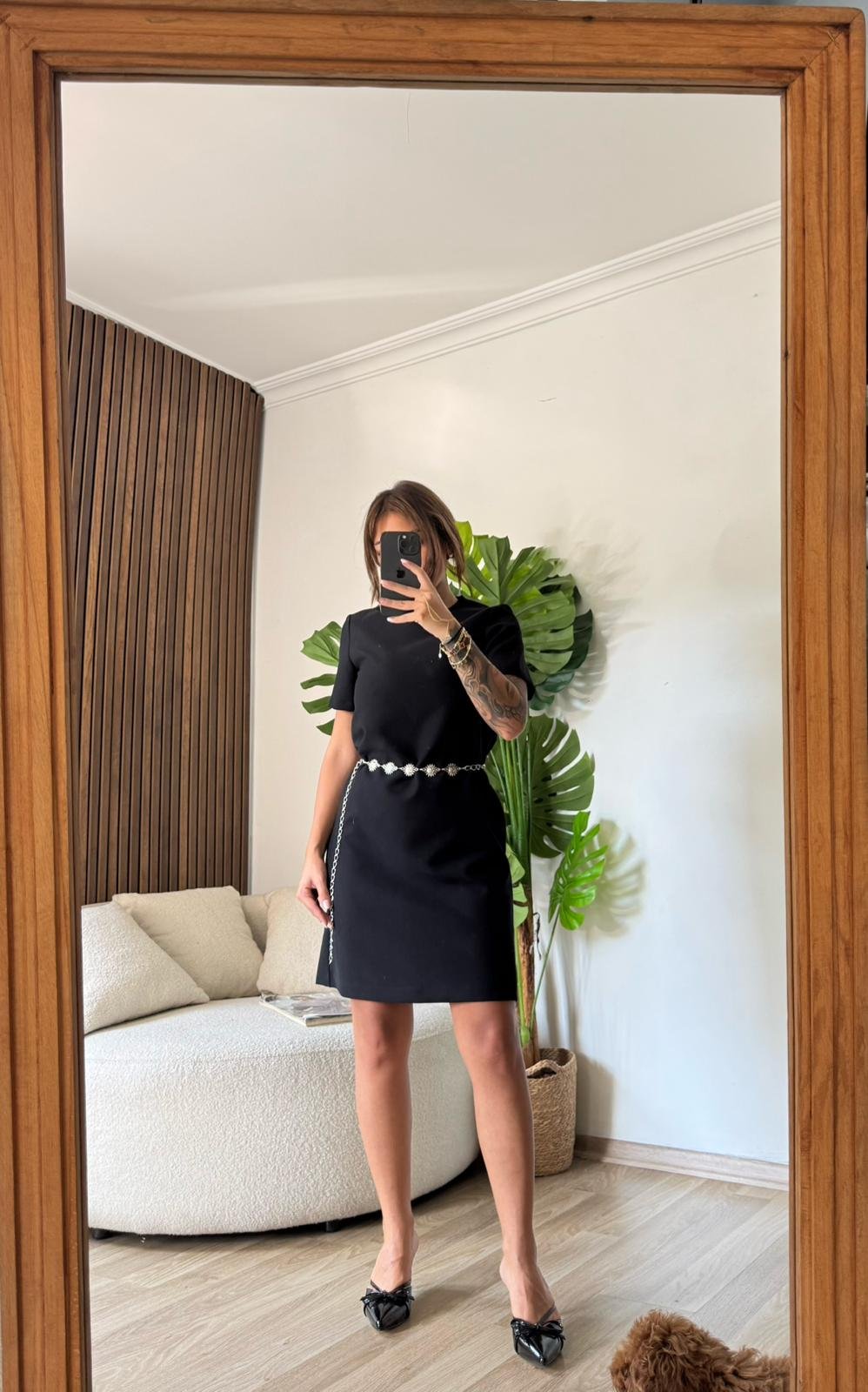 Siyah Kemer Detaylı Düz Kesim Mini Elbise | Kısa Kollu