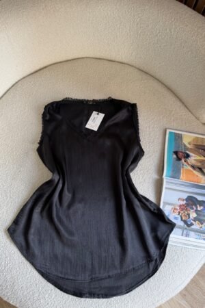 Büyük Beden V Yaka Dantel Detaylı Siyah Bluz (XXXL Seçenekli)