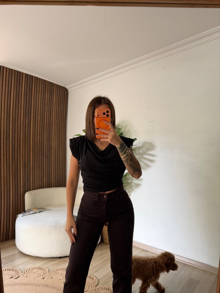 Omuzu Vatkalı Dökümlü V Yaka Bluz - Görsel 2