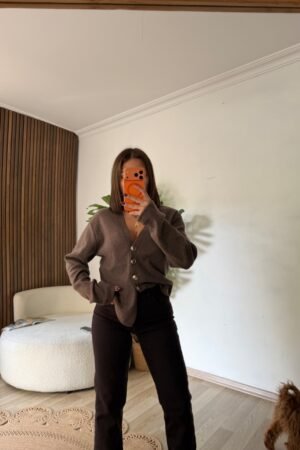 V Yaka Düğmeli Basic Triko Hırka