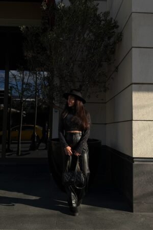 Pullu Crop Sırt Detaylı Bluz