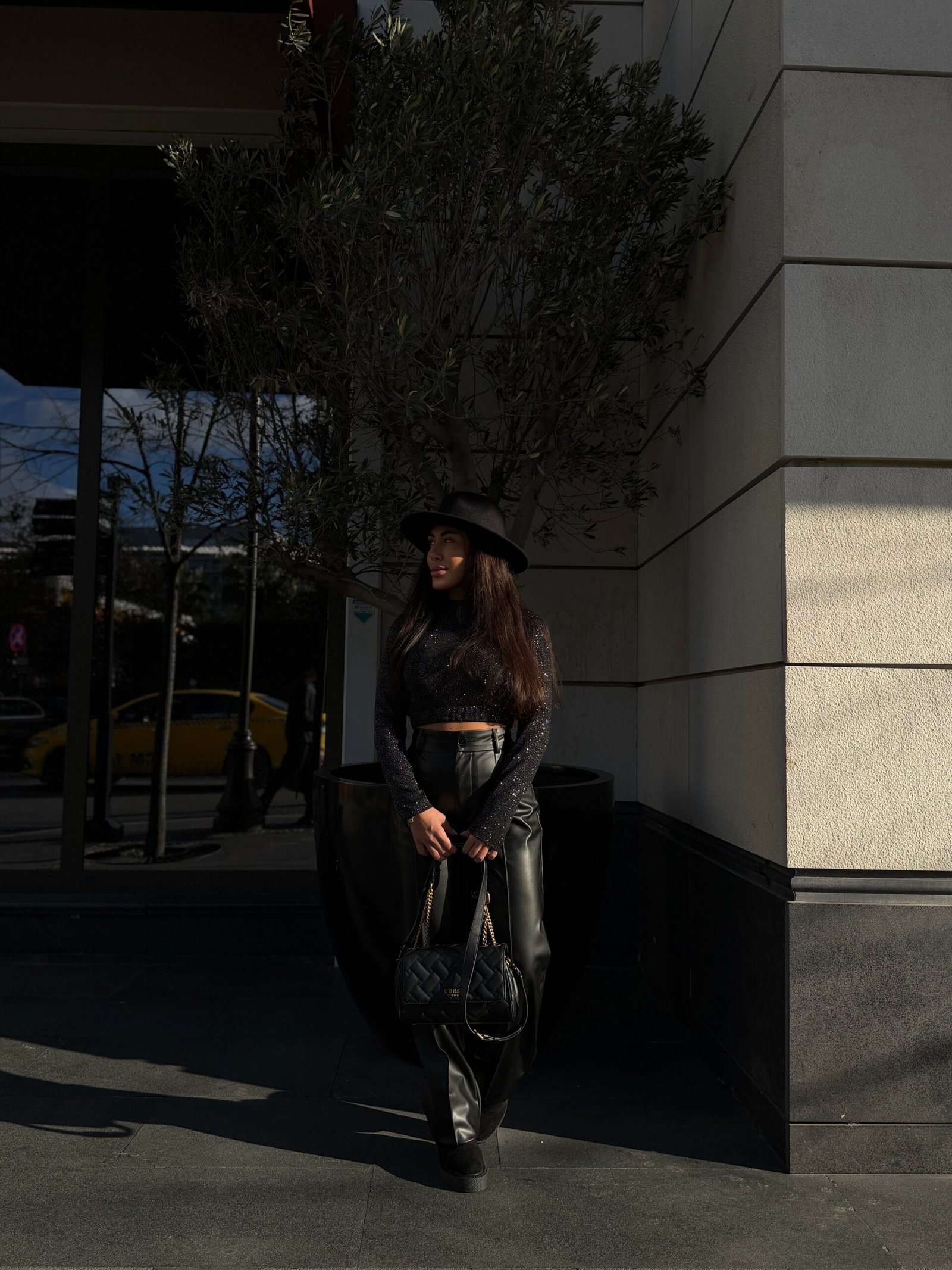 Pullu Crop Sırt Detaylı Bluz