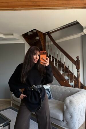 Oversize Asimetrik boğazlı triko kazak