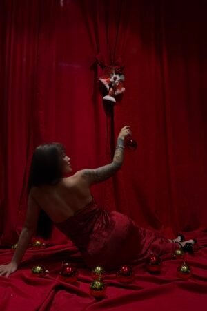 Kadife Boyundan Bağlamalı Elbise