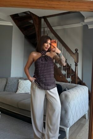 Puantiyeli boyundan bağlamalı tül bluz