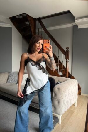 Askılı Asimetrik Dantelli Bluz