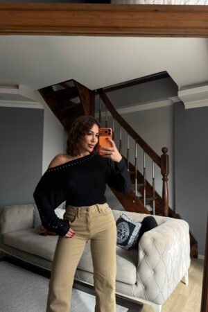 İnce Kayık Yaka Bluz